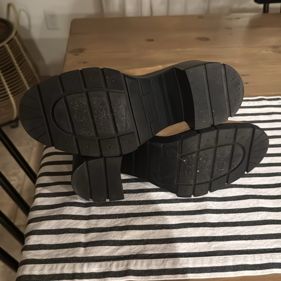 Marc Fisher Vanlisa Lug Sole Chelsea Heeled Combat Suede Brown Boots - Size 9 - Picture 5 of 7